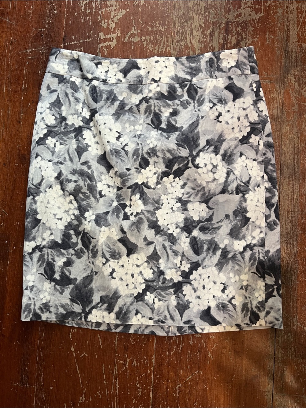 Talbots Monochrome Floral Pencil Mini Skirt